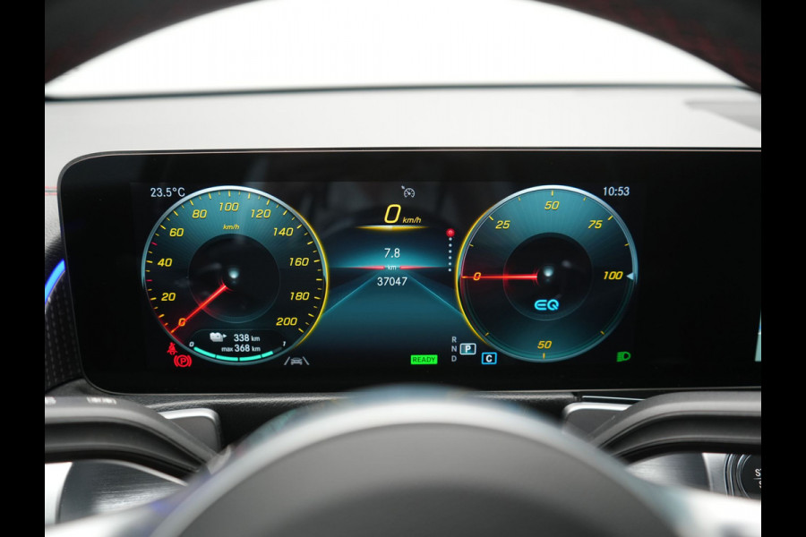 Mercedes-Benz EQB 300 4MATIC AMG Line 69,7 kWh 228pk Dealer O.H. | Camera | MBUX Widescreen Navi | Alcantara Sportstoelen Verwarmd | Sfeerverlichting | Night Pakket | Cruise Control | Virtual | DAB |