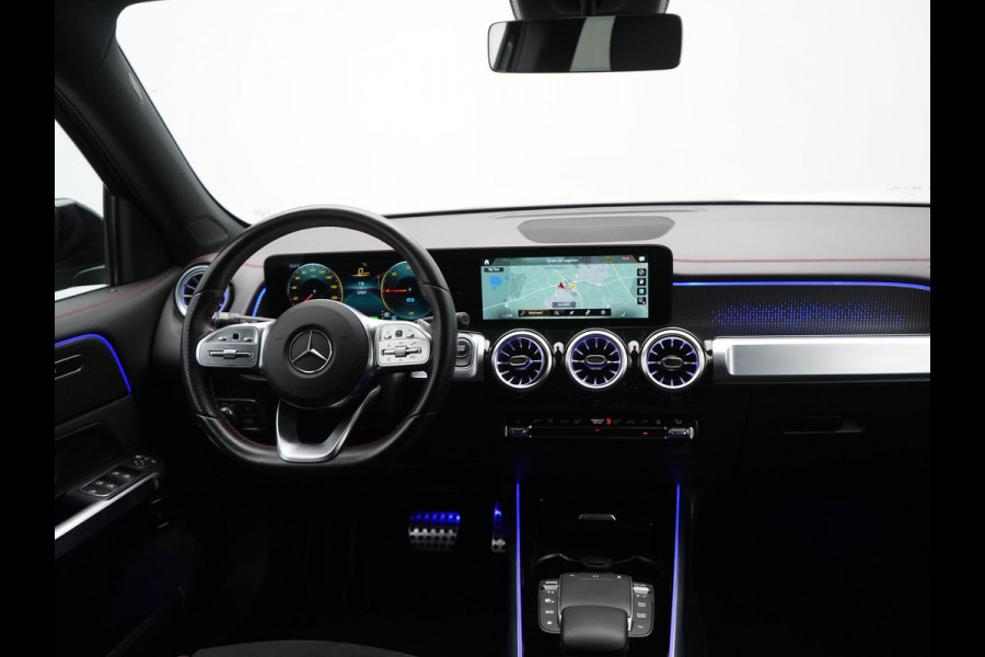 Mercedes-Benz EQB 300 4MATIC AMG Line 69,7 kWh 228pk Dealer O.H. | Camera | MBUX Widescreen Navi | Alcantara Sportstoelen Verwarmd | Sfeerverlichting | Night Pakket | Cruise Control | Virtual | DAB |