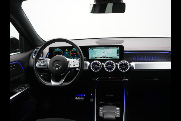 Mercedes-Benz EQB 300 4MATIC AMG Line 69,7 kWh 228pk Dealer O.H. | Camera | MBUX Widescreen Navi | Alcantara Sportstoelen Verwarmd | Sfeerverlichting | Night Pakket | Cruise Control | Virtual | DAB |