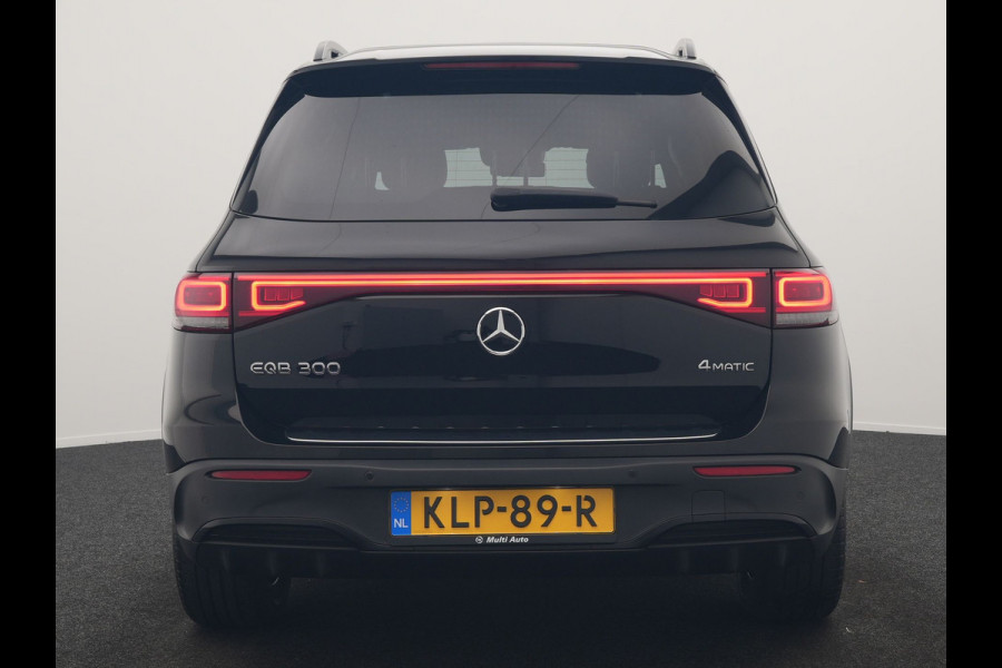 Mercedes-Benz EQB 300 4MATIC AMG Line 69,7 kWh 228pk Dealer O.H. | Camera | MBUX Widescreen Navi | Alcantara Sportstoelen Verwarmd | Sfeerverlichting | Night Pakket | Cruise Control | Virtual | DAB |