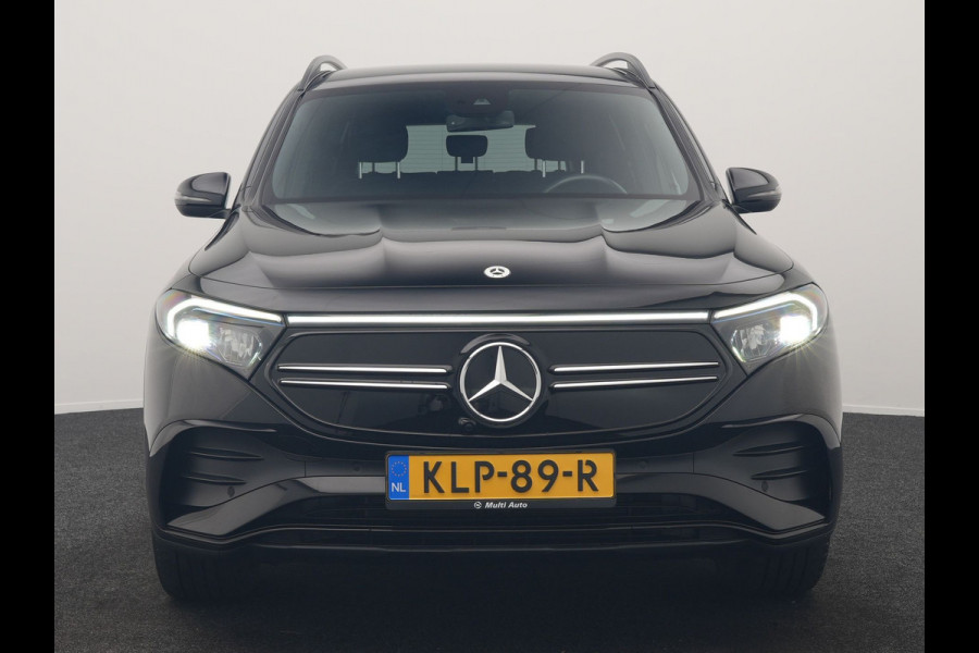 Mercedes-Benz EQB 300 4MATIC AMG Line 69,7 kWh 228pk Dealer O.H. | Camera | MBUX Widescreen Navi | Alcantara Sportstoelen Verwarmd | Sfeerverlichting | Night Pakket | Cruise Control | Virtual | DAB |