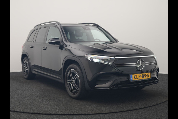Mercedes-Benz EQB 300 4MATIC AMG Line 69,7 kWh 228pk Dealer O.H. | Camera | MBUX Widescreen Navi | Alcantara Sportstoelen Verwarmd | Sfeerverlichting | Night Pakket | Cruise Control | Virtual | DAB |