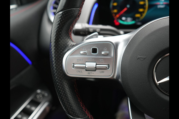 Mercedes-Benz EQB 300 4MATIC AMG Line 69,7 kWh 228pk Dealer O.H. | Camera | MBUX Widescreen Navi | Alcantara Sportstoelen Verwarmd | Sfeerverlichting | Night Pakket | Cruise Control | Virtual | DAB |