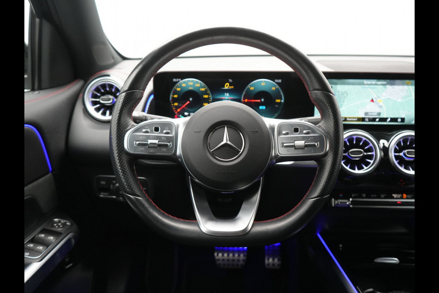 Mercedes-Benz EQB 300 4MATIC AMG Line 69,7 kWh 228pk Dealer O.H. | Camera | MBUX Widescreen Navi | Alcantara Sportstoelen Verwarmd | Sfeerverlichting | Night Pakket | Cruise Control | Virtual | DAB |