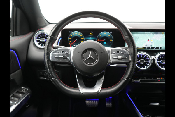 Mercedes-Benz EQB 300 4MATIC AMG Line 69,7 kWh 228pk Dealer O.H. | Camera | MBUX Widescreen Navi | Alcantara Sportstoelen Verwarmd | Sfeerverlichting | Night Pakket | Cruise Control | Virtual | DAB |