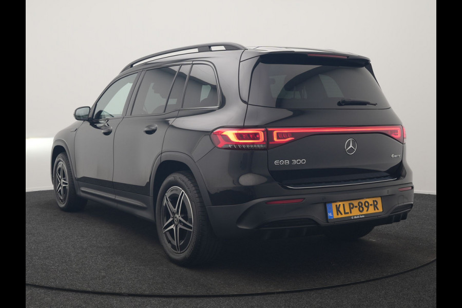 Mercedes-Benz EQB 300 4MATIC AMG Line 69,7 kWh 228pk Dealer O.H. | Camera | MBUX Widescreen Navi | Alcantara Sportstoelen Verwarmd | Sfeerverlichting | Night Pakket | Cruise Control | Virtual | DAB |