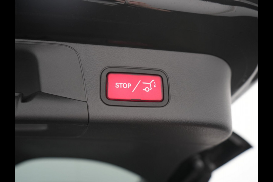 Mercedes-Benz EQB 300 4MATIC AMG Line 69,7 kWh 228pk Dealer O.H. | Camera | MBUX Widescreen Navi | Alcantara Sportstoelen Verwarmd | Sfeerverlichting | Night Pakket | Cruise Control | Virtual | DAB |