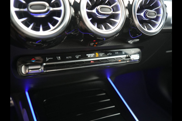 Mercedes-Benz EQB 300 4MATIC AMG Line 69,7 kWh 228pk Dealer O.H. | Camera | MBUX Widescreen Navi | Alcantara Sportstoelen Verwarmd | Sfeerverlichting | Night Pakket | Cruise Control | Virtual | DAB |