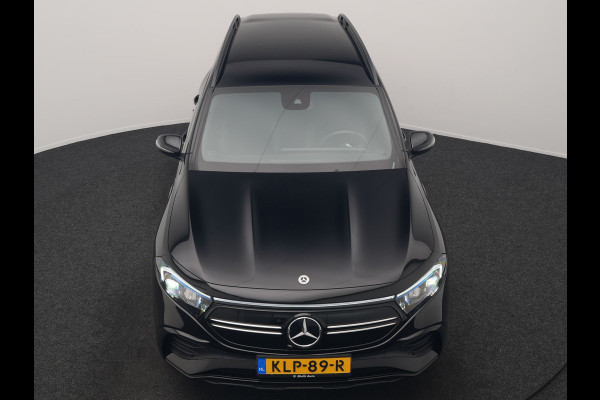 Mercedes-Benz EQB 300 4MATIC AMG Line 69,7 kWh 228pk Dealer O.H. | Camera | MBUX Widescreen Navi | Alcantara Sportstoelen Verwarmd | Sfeerverlichting | Night Pakket | Cruise Control | Virtual | DAB |