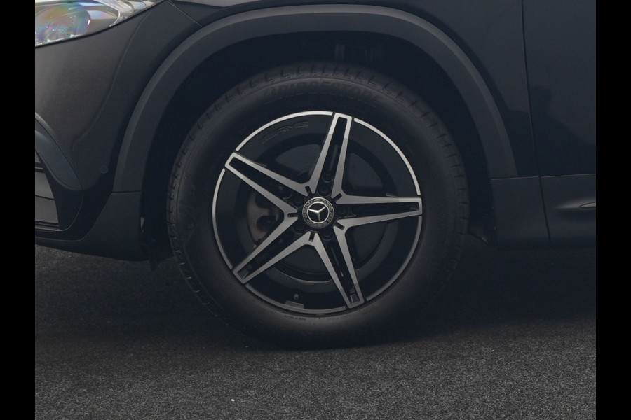 Mercedes-Benz EQB 300 4MATIC AMG Line 69,7 kWh 228pk Dealer O.H. | Camera | MBUX Widescreen Navi | Alcantara Sportstoelen Verwarmd | Sfeerverlichting | Night Pakket | Cruise Control | Virtual | DAB |