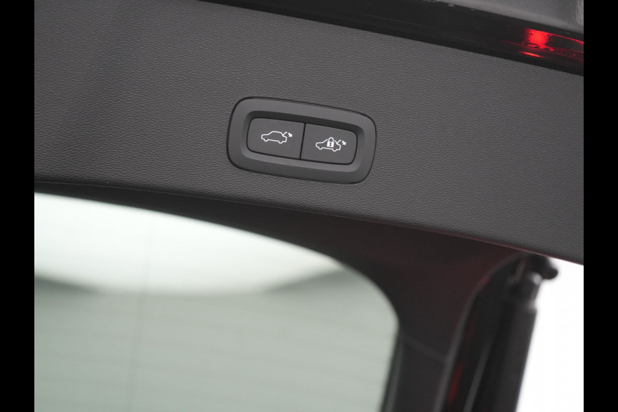 Volvo C40 Recharge Twin Plus 78 kWh 408pk Dealer O.H. | Panodak | Adaptive Cruise | Camera | Alcantara Sportstoelen Verwarmd | Google Assistent | Keyless | Blis | Stuur Verwarmd | Warmtepomp | Apple Carplay | DAB | 19"L.M |