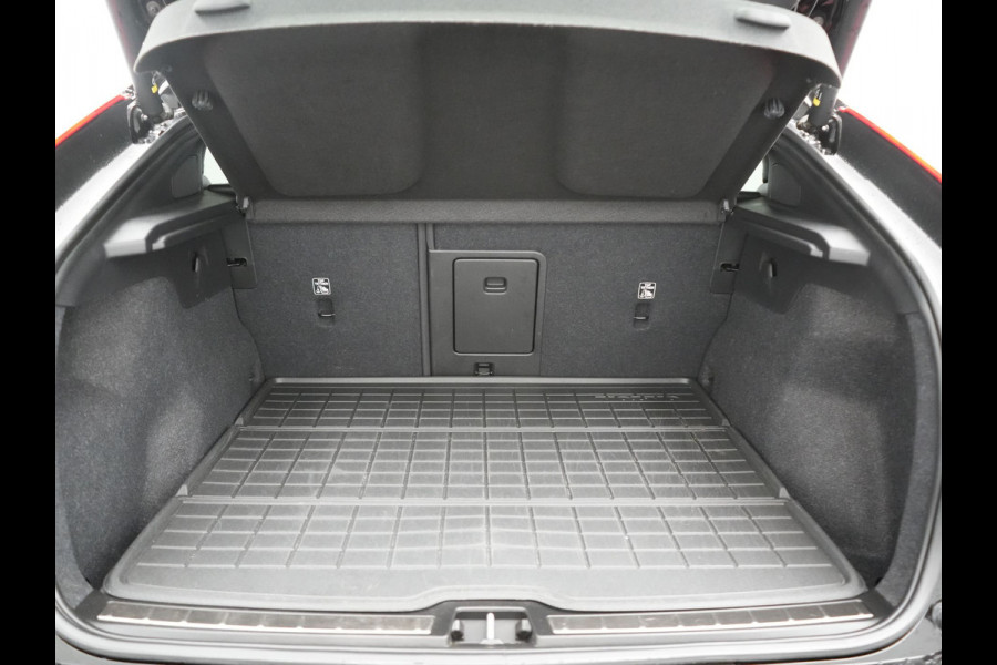 Volvo C40 Recharge Twin Plus 78 kWh 408pk Dealer O.H. | Panodak | Adaptive Cruise | Camera | Alcantara Sportstoelen Verwarmd | Google Assistent | Keyless | Blis | Stuur Verwarmd | Warmtepomp | Apple Carplay | DAB | 19"L.M |
