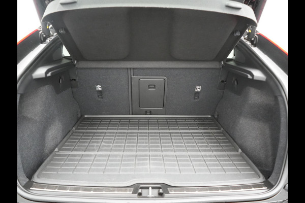 Volvo C40 Recharge Twin Plus 78 kWh 408pk Dealer O.H. | Panodak | Adaptive Cruise | Camera | Alcantara Sportstoelen Verwarmd | Google Assistent | Keyless | Blis | Stuur Verwarmd | Warmtepomp | Apple Carplay | DAB | 19"L.M |