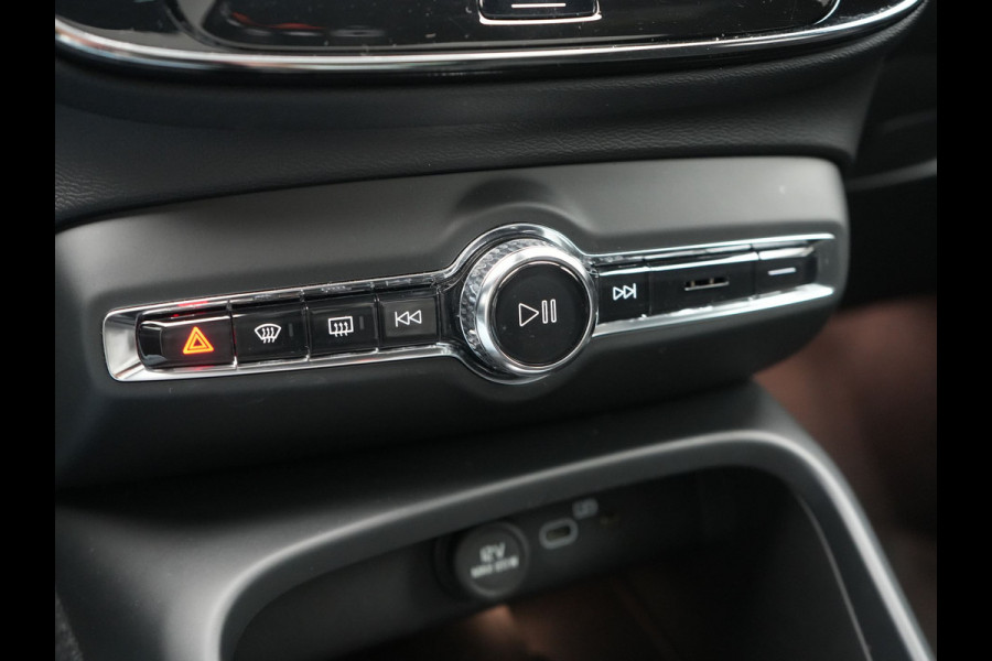 Volvo C40 Recharge Twin Plus 78 kWh 408pk Dealer O.H. | Panodak | Adaptive Cruise | Camera | Alcantara Sportstoelen Verwarmd | Google Assistent | Keyless | Blis | Stuur Verwarmd | Warmtepomp | Apple Carplay | DAB | 19"L.M |
