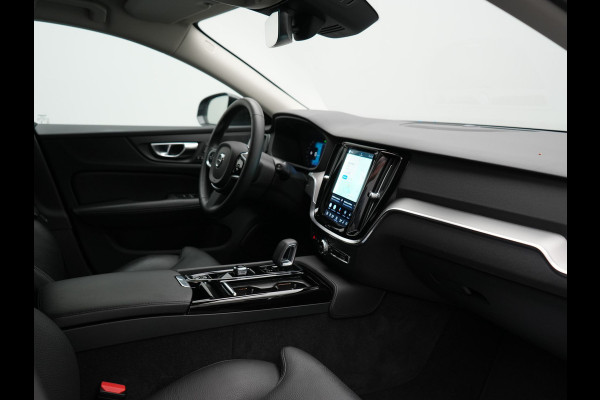 Volvo V60 T6 AWD Plus Dark LONG RANGE PHEV 350pk Dealer O.H. | Adaptive Cruise | Camera | Harman / Kardon | Lederen Sportstoelen Memory & Verwarmd | Keyless | Blis | Stuur Verwarmd | Google Assistent | Apple Carplay | Plug In Hybrid |
