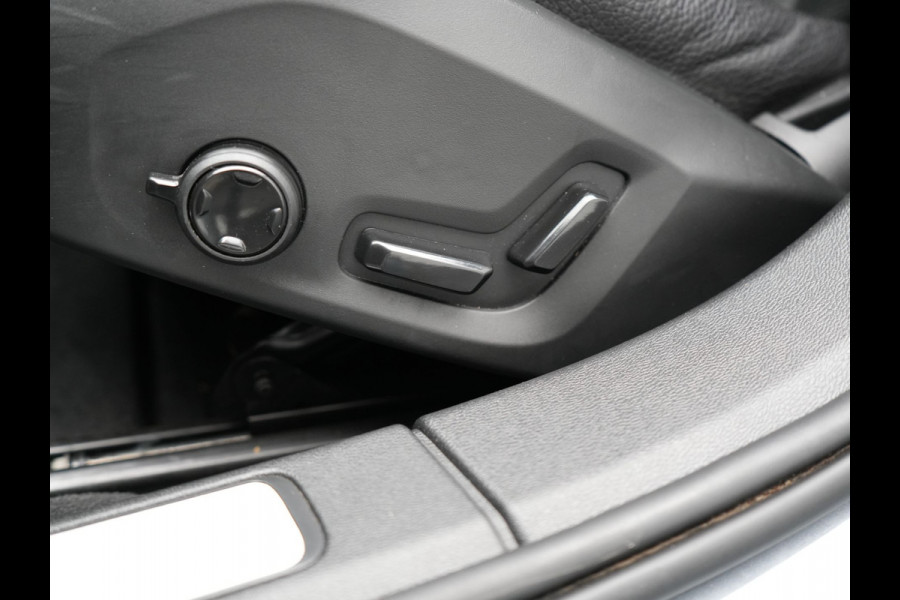 Volvo V60 T6 AWD Plus Dark LONG RANGE PHEV 350pk Dealer O.H. | Adaptive Cruise | Camera | Harman / Kardon | Lederen Sportstoelen Memory & Verwarmd | Keyless | Blis | Stuur Verwarmd | Google Assistent | Apple Carplay | Plug In Hybrid |