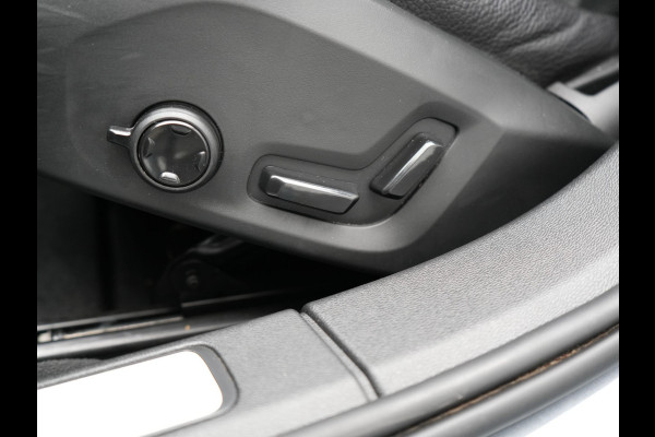 Volvo V60 T6 AWD Plus Dark LONG RANGE PHEV 350pk Dealer O.H. | Adaptive Cruise | Camera | Harman / Kardon | Lederen Sportstoelen Memory & Verwarmd | Keyless | Blis | Stuur Verwarmd | Google Assistent | Apple Carplay | Plug In Hybrid |