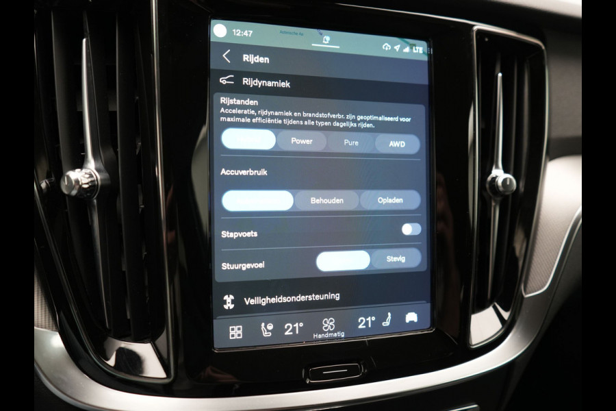 Volvo V60 T6 AWD Plus Dark LONG RANGE PHEV 350pk Dealer O.H. | Adaptive Cruise | Camera | Harman / Kardon | Lederen Sportstoelen Memory & Verwarmd | Keyless | Blis | Stuur Verwarmd | Google Assistent | Apple Carplay | Plug In Hybrid |