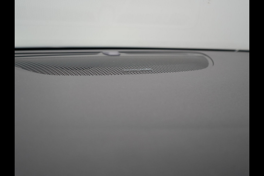Volvo V60 T6 AWD Plus Dark LONG RANGE PHEV 350pk Dealer O.H. | Adaptive Cruise | Camera | Harman / Kardon | Lederen Sportstoelen Memory & Verwarmd | Keyless | Blis | Stuur Verwarmd | Google Assistent | Apple Carplay | Plug In Hybrid |