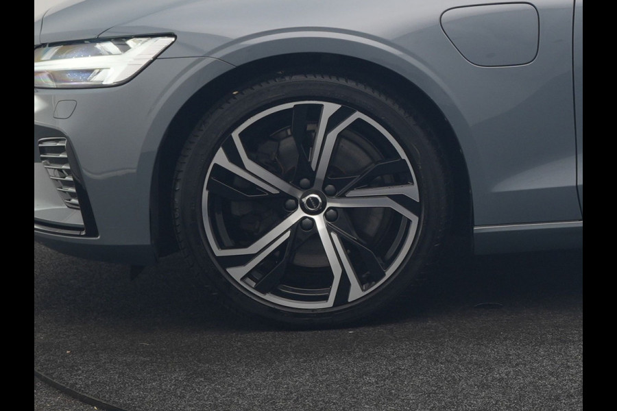 Volvo V60 T6 AWD Plus Dark LONG RANGE PHEV 350pk Dealer O.H. | Adaptive Cruise | Camera | Harman / Kardon | Lederen Sportstoelen Memory & Verwarmd | Keyless | Blis | Stuur Verwarmd | Google Assistent | Apple Carplay | Plug In Hybrid |