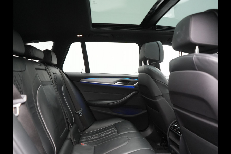BMW 5 Serie Touring 520i M Sport 184pk Dealer O.H. | Panodak | Head Up | 360 Camera | Lederen Comfortzetels Memory & Verwarmd | Sfeerverlichting | Blis | Apple Carplay | Stuur Verwarmd | Adaptive LED | Navigatie | DAB | 19"L.M |