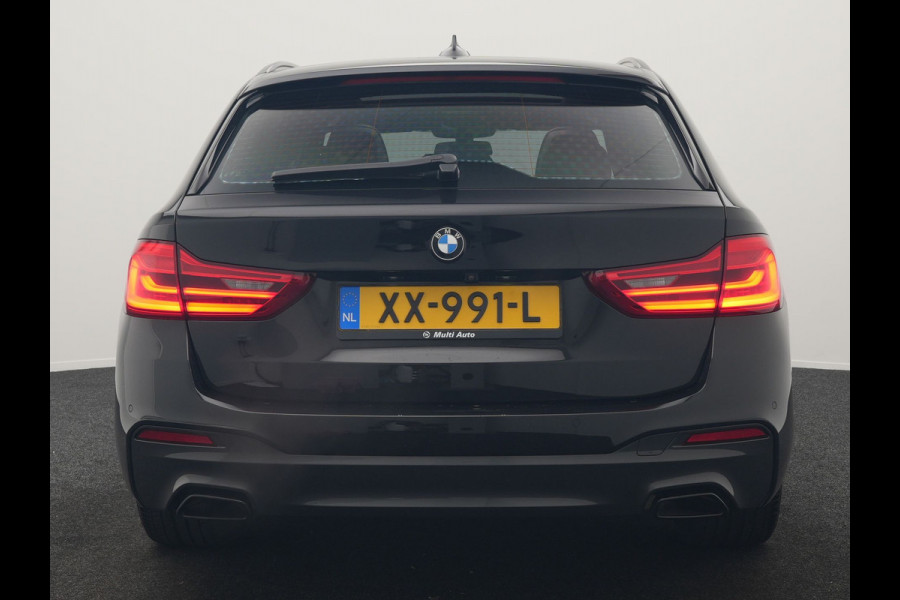 BMW 5 Serie Touring 520i M Sport 184pk Dealer O.H. | Panodak | Head Up | 360 Camera | Lederen Comfortzetels Memory & Verwarmd | Sfeerverlichting | Blis | Apple Carplay | Stuur Verwarmd | Adaptive LED | Navigatie | DAB | 19"L.M |