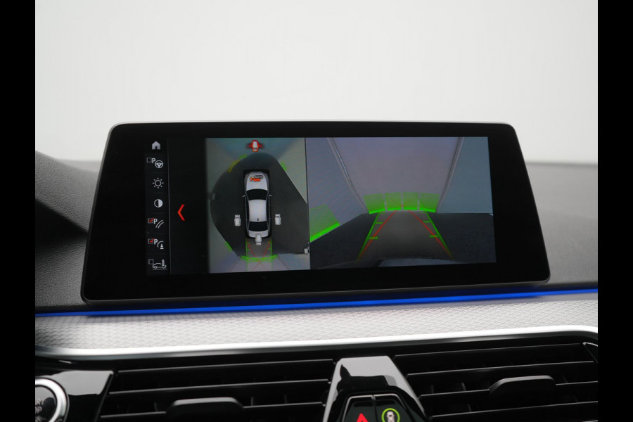 BMW 5 Serie Touring 520i M Sport 184pk Dealer O.H. | Panodak | Head Up | 360 Camera | Lederen Comfortzetels Memory & Verwarmd | Sfeerverlichting | Blis | Apple Carplay | Stuur Verwarmd | Adaptive LED | Navigatie | DAB | 19"L.M |