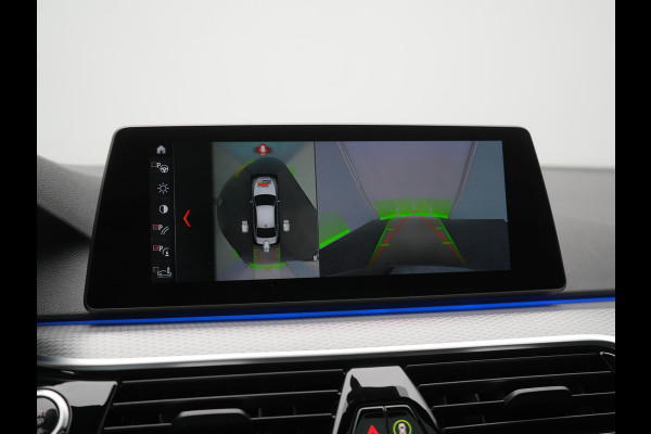 BMW 5 Serie Touring 520i M Sport 184pk Dealer O.H. | Panodak | Head Up | 360 Camera | Lederen Comfortzetels Memory & Verwarmd | Sfeerverlichting | Blis | Apple Carplay | Stuur Verwarmd | Adaptive LED | Navigatie | DAB | 19"L.M |
