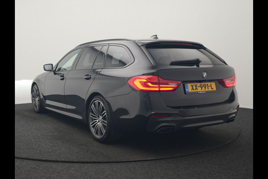 BMW 5 Serie Touring 520i M Sport 184pk Dealer O.H. | Panodak | Head Up | 360 Camera | Lederen Comfortzetels Memory & Verwarmd | Sfeerverlichting | Blis | Apple Carplay | Stuur Verwarmd | Adaptive LED | Navigatie | DAB | 19"L.M |