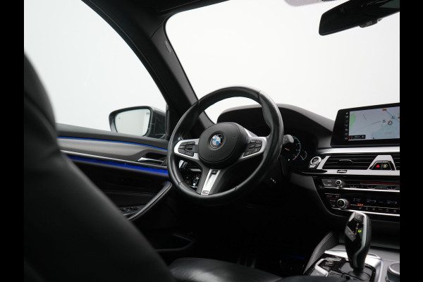 BMW 5 Serie Touring 520i M Sport 184pk Dealer O.H. | Panodak | Head Up | 360 Camera | Lederen Comfortzetels Memory & Verwarmd | Sfeerverlichting | Blis | Apple Carplay | Stuur Verwarmd | Adaptive LED | Navigatie | DAB | 19"L.M |