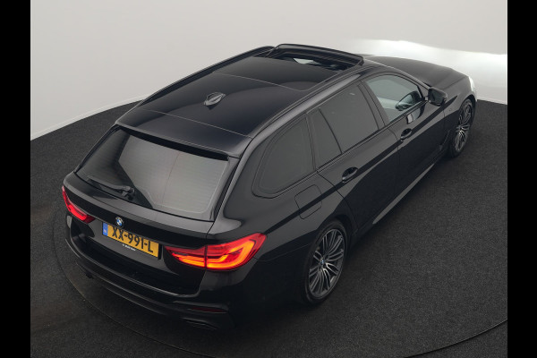BMW 5 Serie Touring 520i M Sport 184pk Dealer O.H. | Panodak | Head Up | 360 Camera | Lederen Comfortzetels Memory & Verwarmd | Sfeerverlichting | Blis | Apple Carplay | Stuur Verwarmd | Adaptive LED | Navigatie | DAB | 19"L.M |