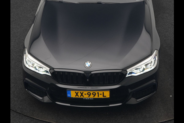 BMW 5 Serie Touring 520i M Sport 184pk Dealer O.H. | Panodak | Head Up | 360 Camera | Lederen Comfortzetels Memory & Verwarmd | Sfeerverlichting | Blis | Apple Carplay | Stuur Verwarmd | Adaptive LED | Navigatie | DAB | 19"L.M |