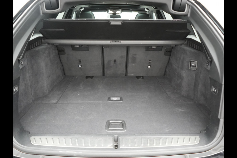 BMW 5 Serie Touring 520i M Sport 184pk Dealer O.H. | Panodak | Head Up | 360 Camera | Lederen Comfortzetels Memory & Verwarmd | Sfeerverlichting | Blis | Apple Carplay | Stuur Verwarmd | Adaptive LED | Navigatie | DAB | 19"L.M |