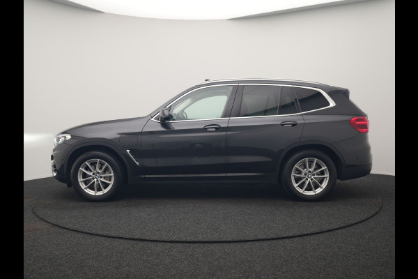 BMW X3 xDrive30e Advantage PHEV 293pk Dealer O.H. | Panodak | Adaptive Cruise | Camera | Harman / Kardon | Sportstoelen Verwarmd | Sfeerverlichting | Blis | Apple Carplay | Navigatie | DAB | Plug In Hybrid |