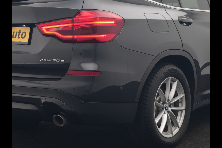 BMW X3 xDrive30e Advantage PHEV 293pk Dealer O.H. | Panodak | Adaptive Cruise | Camera | Harman / Kardon | Sportstoelen Verwarmd | Sfeerverlichting | Blis | Apple Carplay | Navigatie | DAB | Plug In Hybrid |