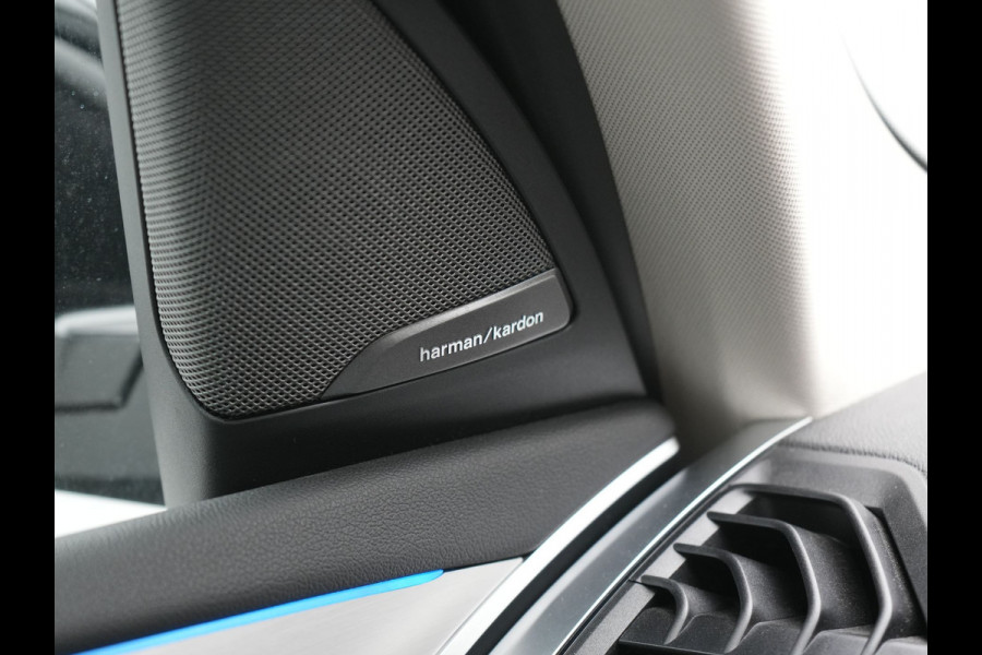BMW X3 xDrive30e Advantage PHEV 293pk Dealer O.H. | Panodak | Adaptive Cruise | Camera | Harman / Kardon | Sportstoelen Verwarmd | Sfeerverlichting | Blis | Apple Carplay | Navigatie | DAB | Plug In Hybrid |