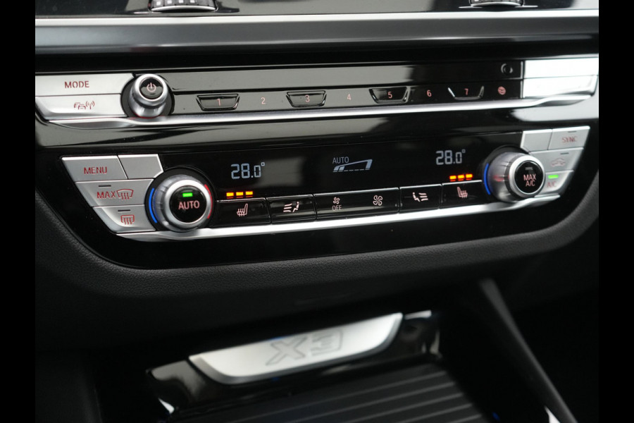 BMW X3 xDrive30e Advantage PHEV 293pk Dealer O.H. | Panodak | Adaptive Cruise | Camera | Harman / Kardon | Sportstoelen Verwarmd | Sfeerverlichting | Blis | Apple Carplay | Navigatie | DAB | Plug In Hybrid |