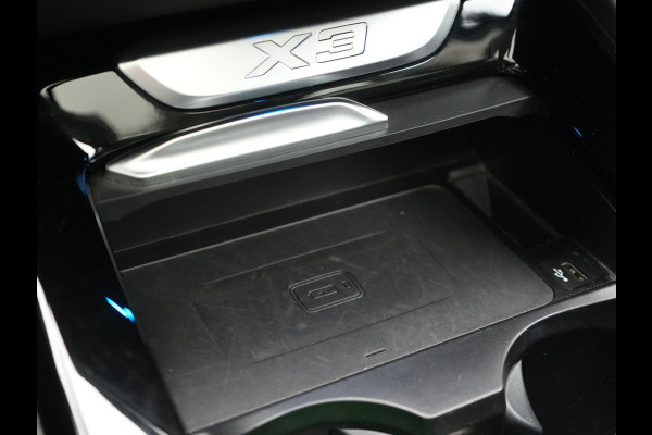 BMW X3 xDrive30e Advantage PHEV 293pk Dealer O.H. | Panodak | Adaptive Cruise | Camera | Harman / Kardon | Sportstoelen Verwarmd | Sfeerverlichting | Blis | Apple Carplay | Navigatie | DAB | Plug In Hybrid |