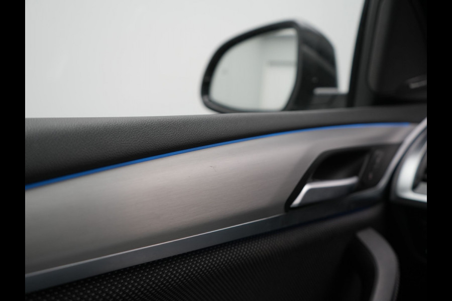 BMW X3 xDrive30e Advantage PHEV 293pk Dealer O.H. | Panodak | Adaptive Cruise | Camera | Harman / Kardon | Sportstoelen Verwarmd | Sfeerverlichting | Blis | Apple Carplay | Navigatie | DAB | Plug In Hybrid |