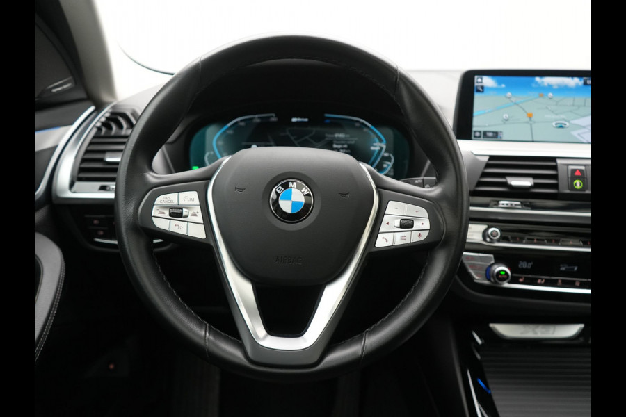 BMW X3 xDrive30e Advantage PHEV 293pk Dealer O.H. | Panodak | Adaptive Cruise | Camera | Harman / Kardon | Sportstoelen Verwarmd | Sfeerverlichting | Blis | Apple Carplay | Navigatie | DAB | Plug In Hybrid |