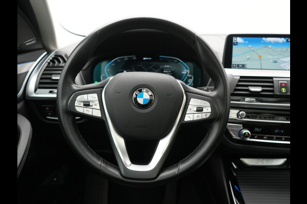 BMW X3 xDrive30e Advantage PHEV 293pk Dealer O.H. | Panodak | Adaptive Cruise | Camera | Harman / Kardon | Sportstoelen Verwarmd | Sfeerverlichting | Blis | Apple Carplay | Navigatie | DAB | Plug In Hybrid |