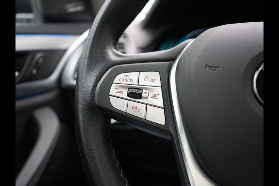 BMW X3 xDrive30e Advantage PHEV 293pk Dealer O.H. | Panodak | Adaptive Cruise | Camera | Harman / Kardon | Sportstoelen Verwarmd | Sfeerverlichting | Blis | Apple Carplay | Navigatie | DAB | Plug In Hybrid |