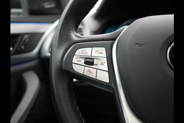 BMW X3 xDrive30e Advantage PHEV 293pk Dealer O.H. | Panodak | Adaptive Cruise | Camera | Harman / Kardon | Sportstoelen Verwarmd | Sfeerverlichting | Blis | Apple Carplay | Navigatie | DAB | Plug In Hybrid |
