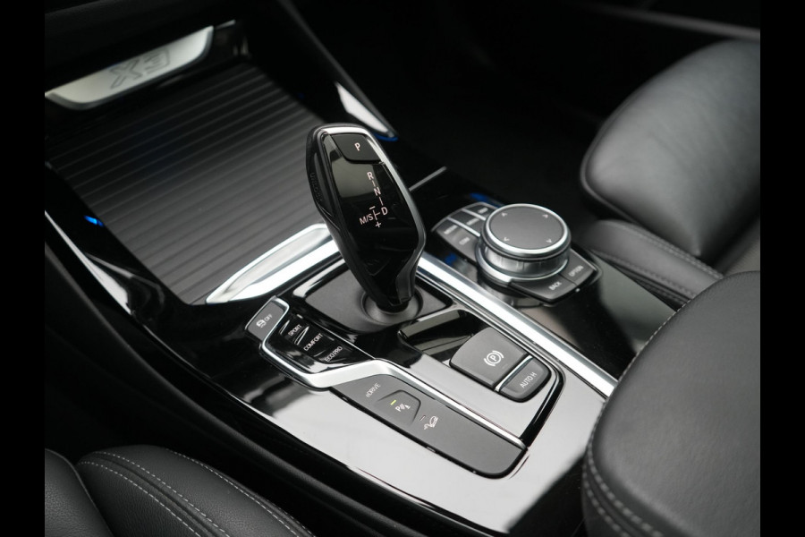 BMW X3 xDrive30e Advantage PHEV 293pk Dealer O.H. | Panodak | Adaptive Cruise | Camera | Harman / Kardon | Sportstoelen Verwarmd | Sfeerverlichting | Blis | Apple Carplay | Navigatie | DAB | Plug In Hybrid |