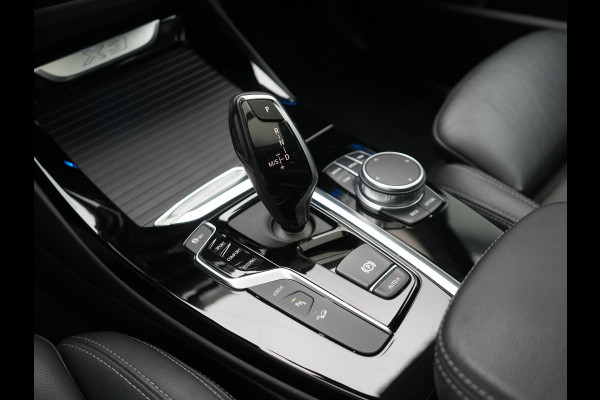BMW X3 xDrive30e Advantage PHEV 293pk Dealer O.H. | Panodak | Adaptive Cruise | Camera | Harman / Kardon | Sportstoelen Verwarmd | Sfeerverlichting | Blis | Apple Carplay | Navigatie | DAB | Plug In Hybrid |