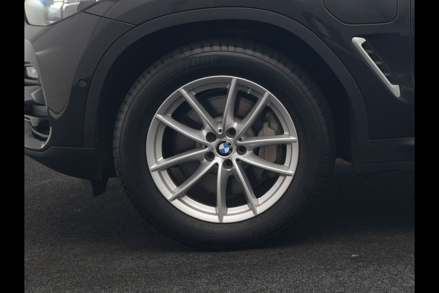 BMW X3 xDrive30e Advantage PHEV 293pk Dealer O.H. | Panodak | Adaptive Cruise | Camera | Harman / Kardon | Sportstoelen Verwarmd | Sfeerverlichting | Blis | Apple Carplay | Navigatie | DAB | Plug In Hybrid |