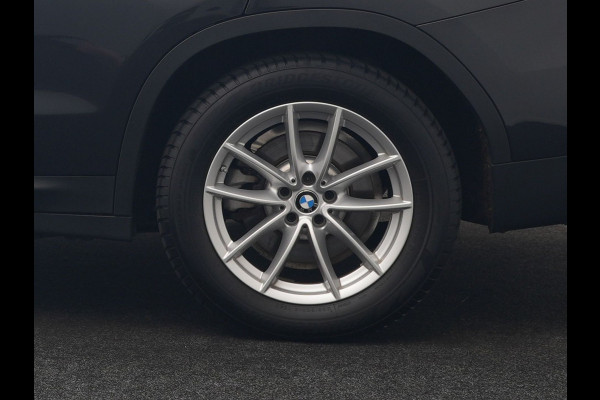 BMW X3 xDrive30e Advantage PHEV 293pk Dealer O.H. | Panodak | Adaptive Cruise | Camera | Harman / Kardon | Sportstoelen Verwarmd | Sfeerverlichting | Blis | Apple Carplay | Navigatie | DAB | Plug In Hybrid |