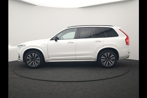 Volvo XC90 T8 AWD Plus Dark 7 Persoons LONG RANGE PHEV 455pk Dealer O.H. | Trekhaak Af Fabriek | Luchtvering | Panodak | Adaptive Cruise | 360 Camera | Harman / Kardon | Lederen Sportstoelen Memory & Ventilatie | Stuur Verwarmd | Keyless | Blis | 20"L.M | Plug In Hybrid |