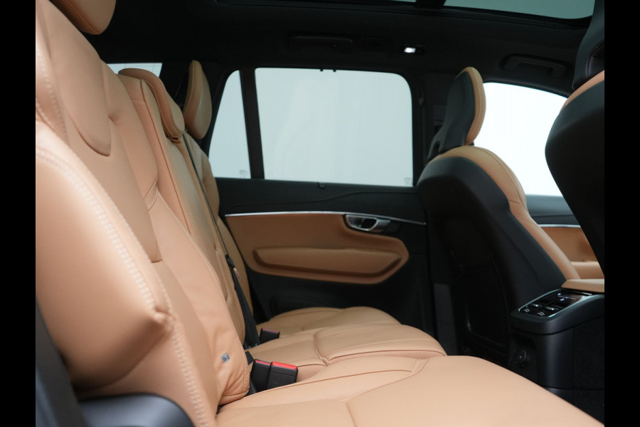 Volvo XC90 T8 AWD Plus Dark 7 Persoons LONG RANGE PHEV 455pk Dealer O.H. | Trekhaak Af Fabriek | Luchtvering | Panodak | Adaptive Cruise | 360 Camera | Harman / Kardon | Lederen Sportstoelen Memory & Ventilatie | Stuur Verwarmd | Keyless | Blis | 20"L.M | Plug In Hybrid |