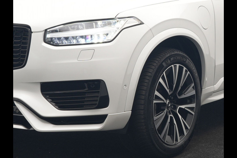 Volvo XC90 T8 AWD Plus Dark 7 Persoons LONG RANGE PHEV 455pk Dealer O.H. | Trekhaak Af Fabriek | Luchtvering | Panodak | Adaptive Cruise | 360 Camera | Harman / Kardon | Lederen Sportstoelen Memory & Ventilatie | Stuur Verwarmd | Keyless | Blis | 20"L.M | Plug In Hybrid |